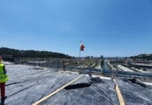 Ponte per Genova, primi passi sulla soletta di cemento per Bucci e Toti – FOTO