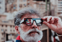Genoa, l’eyewear stylist genovese Bombagi lancia l’occhiale a tema rossoblù