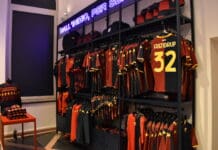 Genoa, inaugurato lo Store di Piazza Banchi. Cosa c’è da sapere – FOTOGALLERY