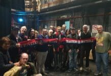 “Zeneixi de Roma” allo spettacolo di Tullio Solenghi che interpreta Govi. Foto con sciarpa rossoblù